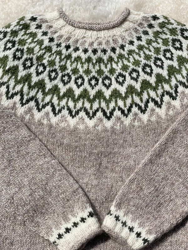 Riddari light beige heather - grønn  garnpakke